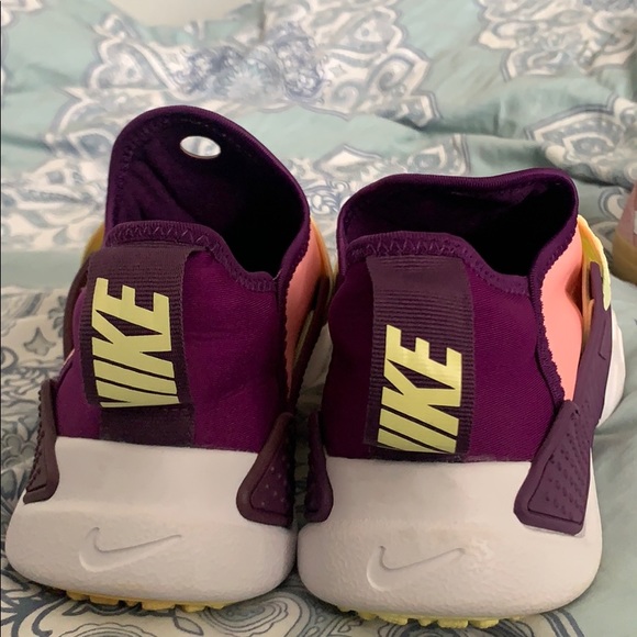 NIKE SNEAKERS - Picture 2 of 3